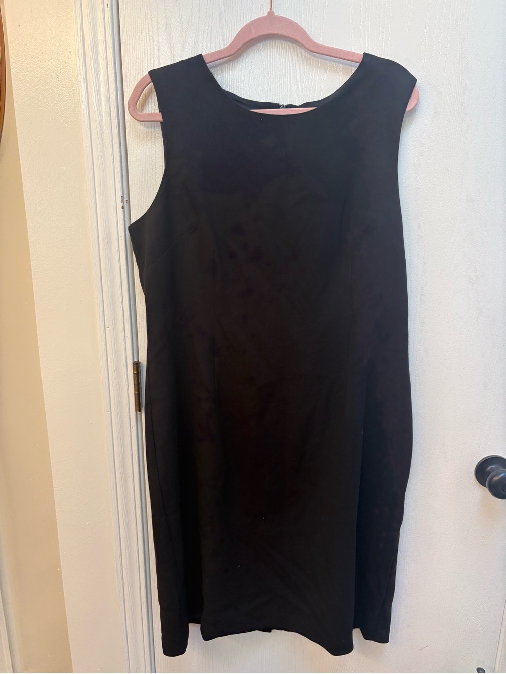 Women's Black Sleeveless Midi Shift Dress - Elegant Everyday Staple
